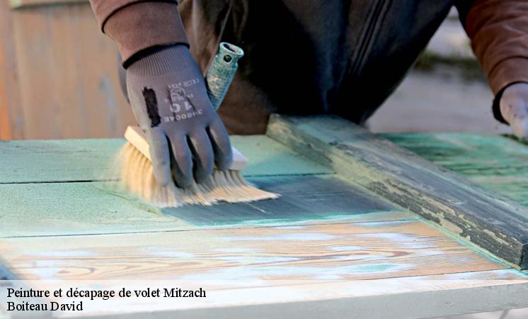 Les travaux de rénovation des volets à Mitzach