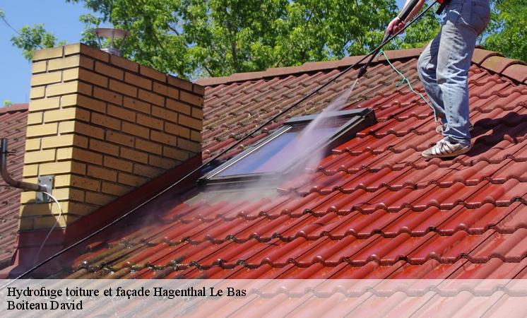 L'application des produits hydrofuges au niveau des toits des maisons à Hagenthal Le Bas