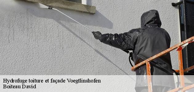 L'application des produits hydrofuges au niveau des toits des maisons à Voegtlinshofen