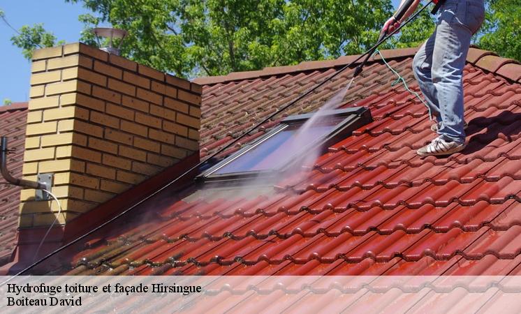 L'application des produits hydrofuges au niveau des toits des maisons à Hirsingue